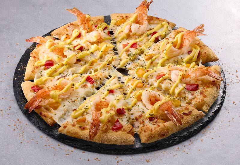 “大ぶり海老”と“炭火焼ビーフ”のピザ！ ドミノ本気のハーフ＆ハーフ