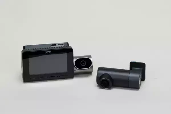 「【これはいいドラレコだ！】4Kデュアル＋室内カメラ付き、全方位対応で死角なし」の画像