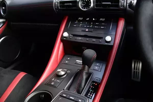 「本気で欲しい！ 絶滅危惧種V8 NAを積むレクサス「RC F」、最後にして最高の有終の美に心が震えた」の画像