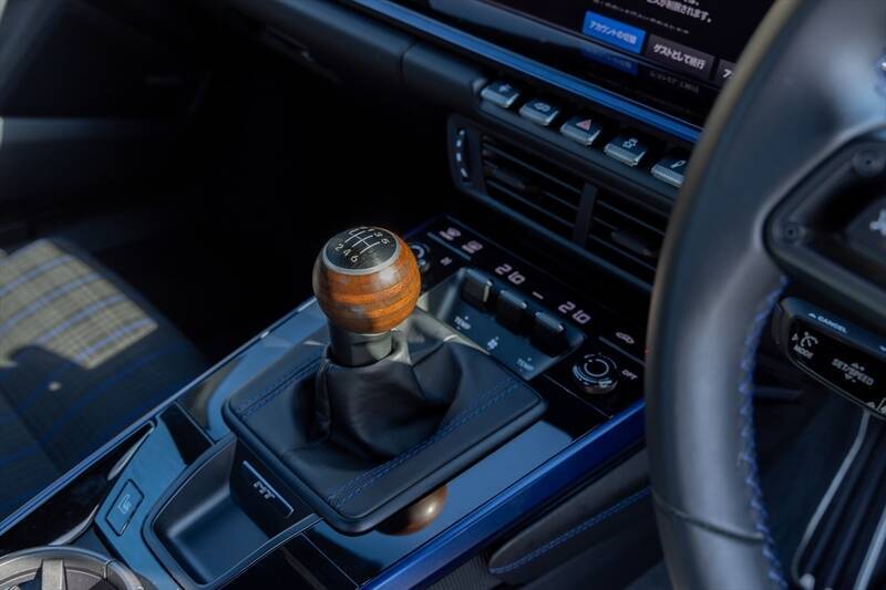 2060万円払って「不便」を買う!? ポルシェ「911 カレラT」が世界一ぜいたくな理由