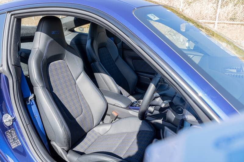 2060万円払って「不便」を買う!? ポルシェ「911 カレラT」が世界一ぜいたくな理由