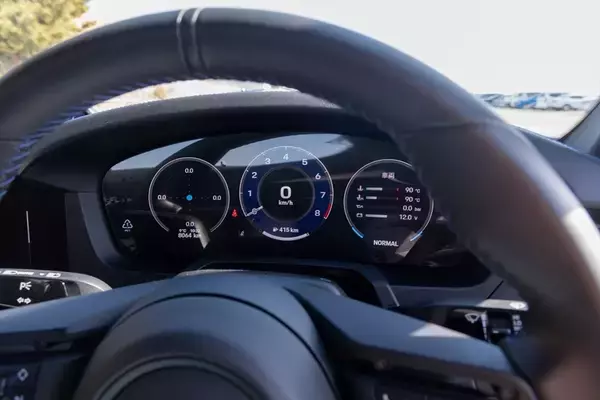 「2060万円払って「不便」を買う!? ポルシェ「911 カレラT」が世界一ぜいたくな理由」の画像