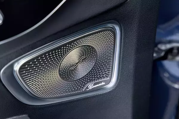 「Cクラスに900万円出す価値はあるか？ 豪華装備の「C220d Luxury」に見る、SUVにはないセダンの底力」の画像