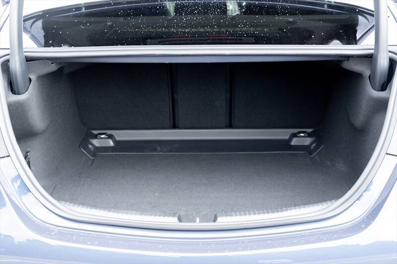 Cクラスに900万円出す価値はあるか？ 豪華装備の「C220d Luxury」に見る、SUVにはないセダンの底力