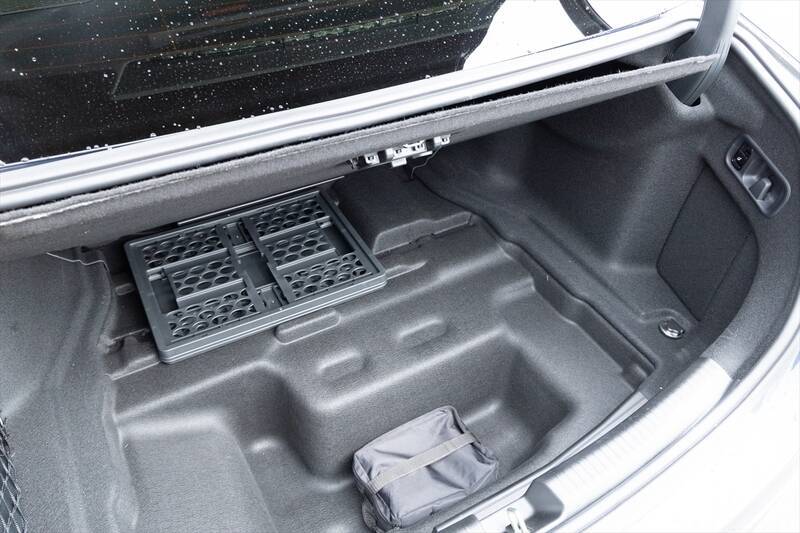 Cクラスに900万円出す価値はあるか？ 豪華装備の「C220d Luxury」に見る、SUVにはないセダンの底力