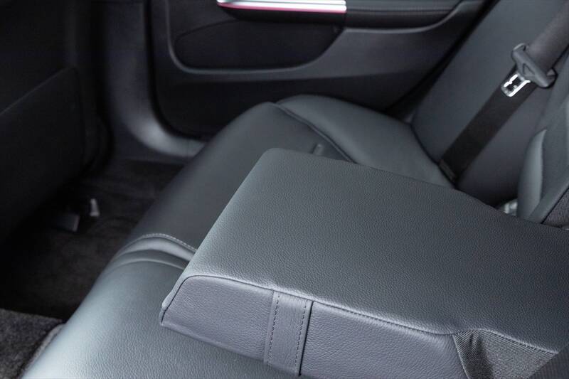 Cクラスに900万円出す価値はあるか？ 豪華装備の「C220d Luxury」に見る、SUVにはないセダンの底力