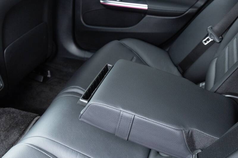 Cクラスに900万円出す価値はあるか？ 豪華装備の「C220d Luxury」に見る、SUVにはないセダンの底力