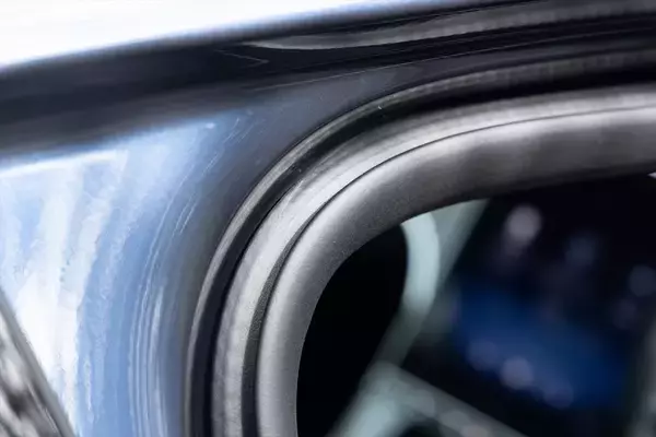 「Cクラスに900万円出す価値はあるか？ 豪華装備の「C220d Luxury」に見る、SUVにはないセダンの底力」の画像