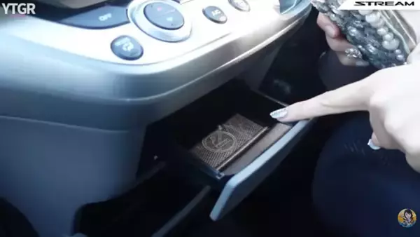 「予算100万円で3列シートが手に入る！ ホンダ「ストリーム」は中古車市場の隠れたコスパ最強ミニバン」の画像