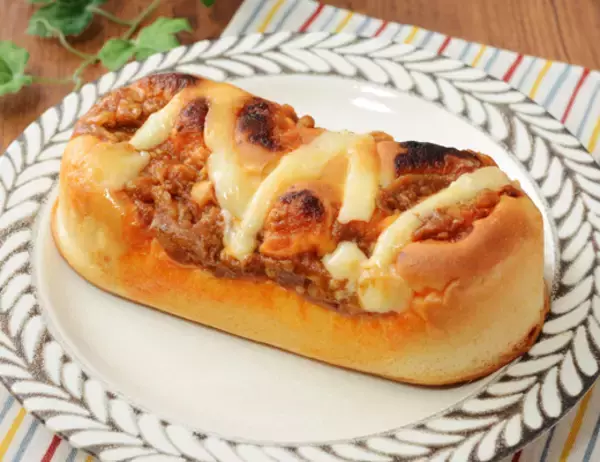 「ローソンでお肉たっぷり「牛肉プルコギパン」などがっつり惣菜パン3品」の画像