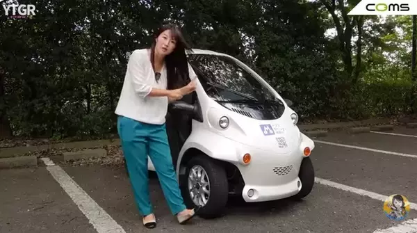 バイクと軽自動車のいいとこ取り！ 1kmが4円で走れる街乗り最強EV「トヨタ コムス」のヤバすぎる実力