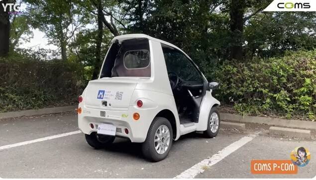 バイクと軽自動車のいいとこ取り！ 1kmが4円で走れる街乗り最強EV「トヨタ コムス」のヤバすぎる実力