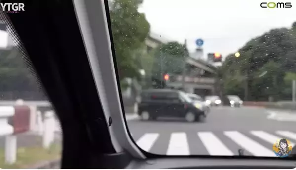 「バイクと軽自動車のいいとこ取り！ 1kmが4円で走れる街乗り最強EV「トヨタ コムス」のヤバすぎる実力」の画像