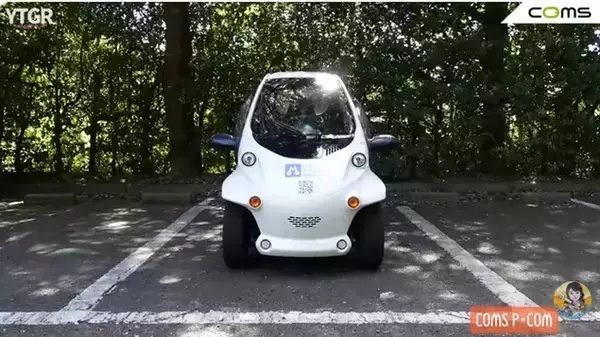 「バイクと軽自動車のいいとこ取り！ 1kmが4円で走れる街乗り最強EV「トヨタ コムス」のヤバすぎる実力」の画像