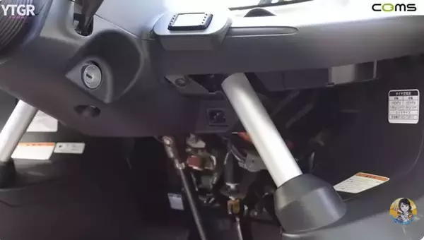 「バイクと軽自動車のいいとこ取り！ 1kmが4円で走れる街乗り最強EV「トヨタ コムス」のヤバすぎる実力」の画像