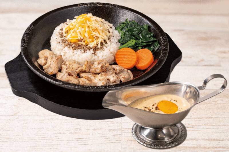 月見なのに赤と白!? ペッパーランチ「月見ハンバーグ」980円