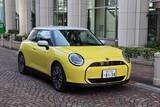「原点回帰と最先端の融合！ EV版「MINI COOPER SE」はクラシックMINIへのオマージュを貫いた進化だ」の画像1