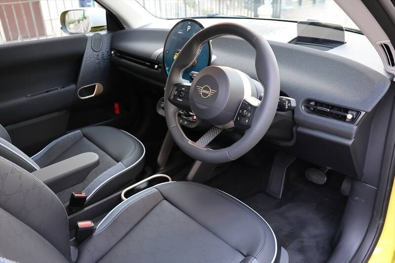 原点回帰と最先端の融合！ EV版「MINI COOPER SE」はクラシックMINIへのオマージュを貫いた進化だ