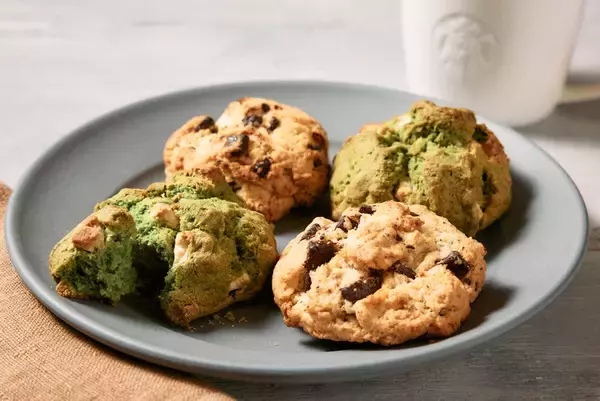 「スターバックスから「玉露抹茶フラペチーノ＆ラテ」が登場！ トッピングまで抹茶づくし」の画像