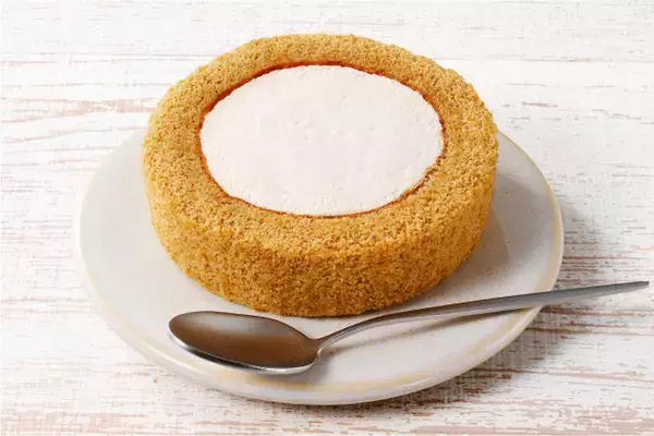 「ローソン、ご当地「からあげクン＆ロールケーキ」を8エリアで発売！ 「ずんだシェイク」風ロールなど」の画像