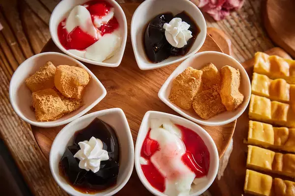 「牛角「デザート食べ放題」を270店舗でスタート！ 「牛角アイス」やケーキを好きなだけ食べられる」の画像