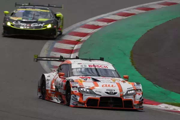 「【SUPER GT】「これは実質優勝だ！」ウェイト80kg＆給油制限の絶望的ハンデを跳ね返したau号の実力」の画像