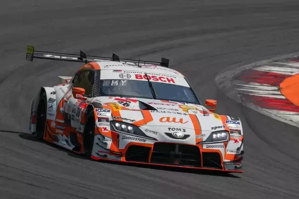「【SUPER GT】「これは実質優勝だ！」ウェイト80kg＆給油制限の絶望的ハンデを跳ね返したau号の実力」の画像