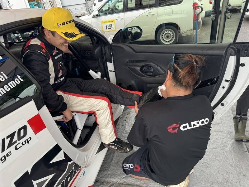 「絶望のエンジン故障」久万高原ラリーは悪夢のサバイバル！ 梅本まどか、最高の走りを見せた直後のリタイア劇