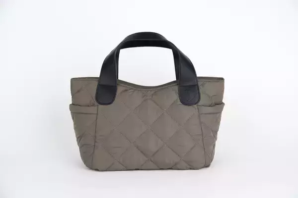 「デニーズ最大5044円お得な「2026福袋」まもなく予約スタート!! 今回は「キルティングバッグ」付き」の画像