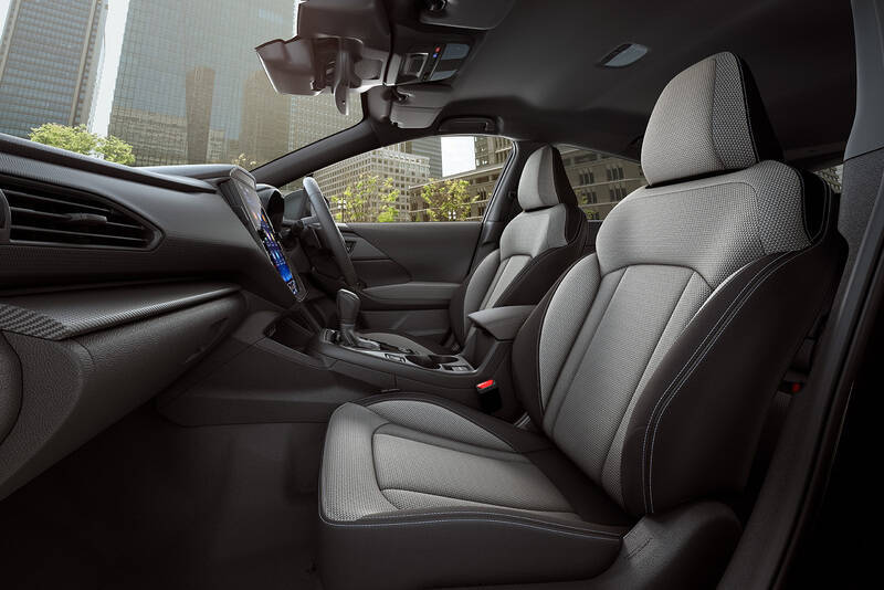 “黒で魅せる”クロストレック誕生 スバルが特別仕様車「Limited Black」を投入