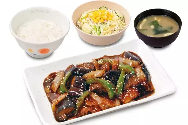 「【松屋】今年は「厚切り豚カルビ」に！ 秋の定番“茄子味噌炒め”がリニューアル」の画像