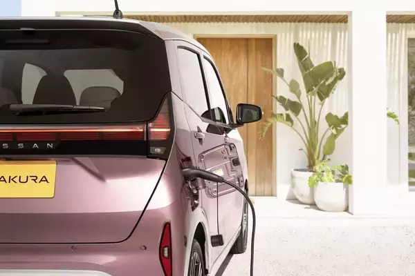 「日産「サクラ」ついに顔変わる！ 新デザイン先行公開で“軽EVの正解”がまた進化」の画像