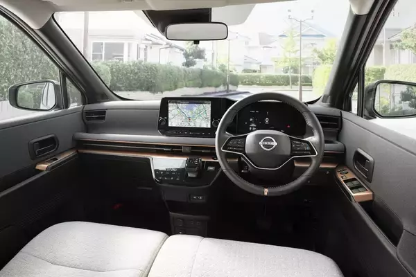 「日産「サクラ」ついに顔変わる！ 新デザイン先行公開で“軽EVの正解”がまた進化」の画像