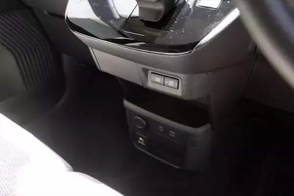 「国内EV市場の1/3を占める大ヒット作！ 日産「サクラ」がマイナーチェンジで使い勝手を劇的向上」の画像