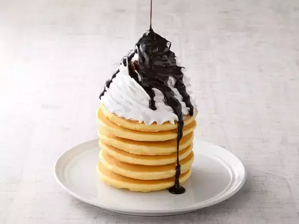 「パンケーキ食べ放題が追加料金なしで開催！ 39店舗で9月末まで」の画像
