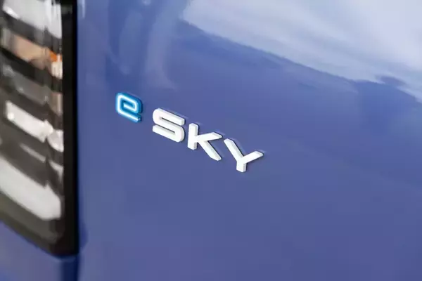 「EVである前に軽自動車。スズキ「eSKY」が示す、日本の日常に寄り添う最適解」の画像