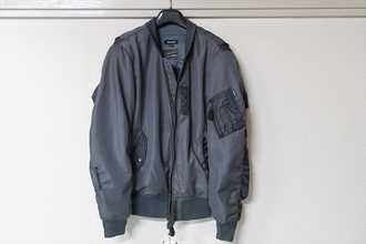 通気性の良いカワサキ×AVIREXコラボのMA-1はトム・クルーズ気分になれる