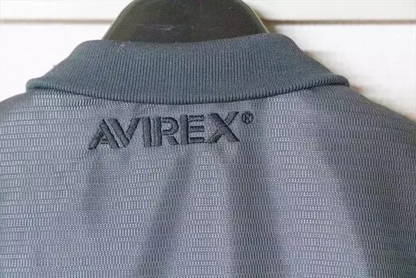 「通気性の良いカワサキ×AVIREXコラボのMA-1はトム・クルーズ気分になれる」の画像