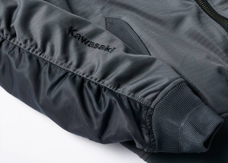 通気性の良いカワサキ×AVIREXコラボのMA-1はトム・クルーズ気分になれる