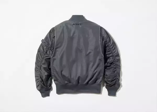 「通気性の良いカワサキ×AVIREXコラボのMA-1はトム・クルーズ気分になれる」の画像