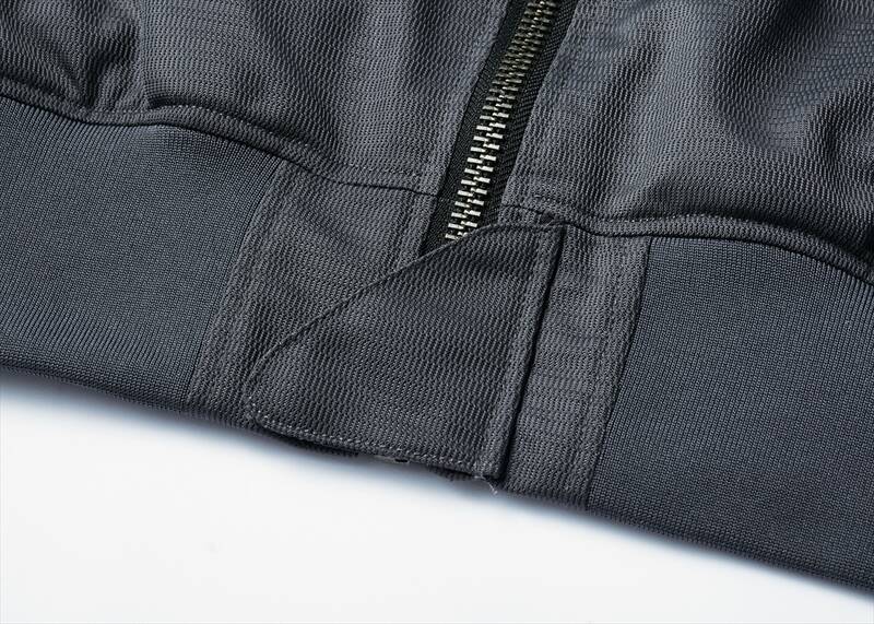 通気性の良いカワサキ×AVIREXコラボのMA-1はトム・クルーズ気分になれる