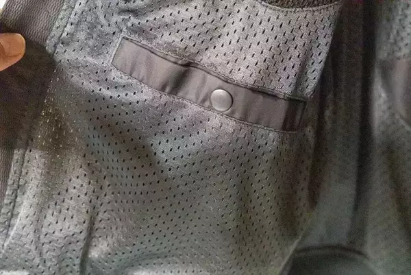 「通気性の良いカワサキ×AVIREXコラボのMA-1はトム・クルーズ気分になれる」の画像