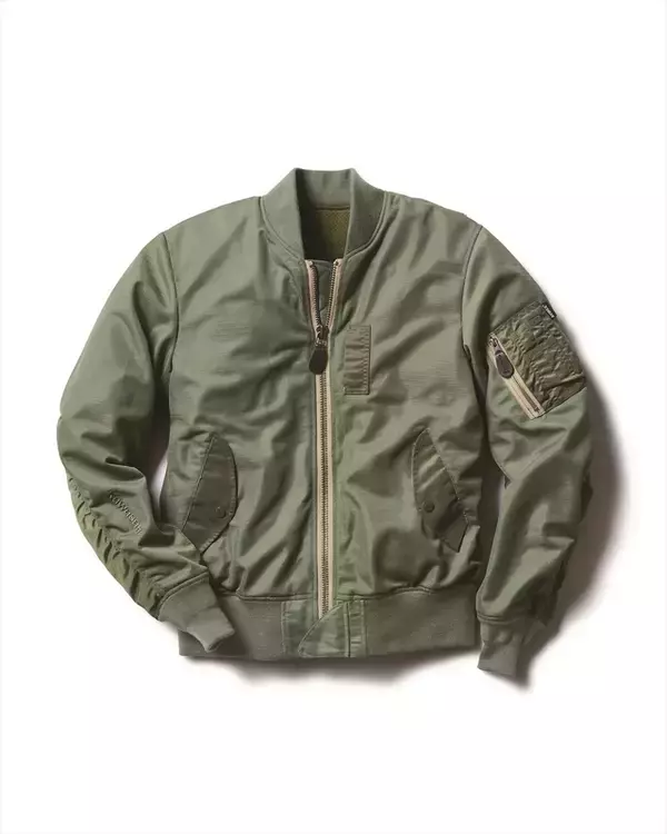 「通気性の良いカワサキ×AVIREXコラボのMA-1はトム・クルーズ気分になれる」の画像