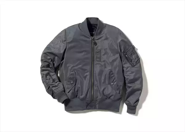 「通気性の良いカワサキ×AVIREXコラボのMA-1はトム・クルーズ気分になれる」の画像