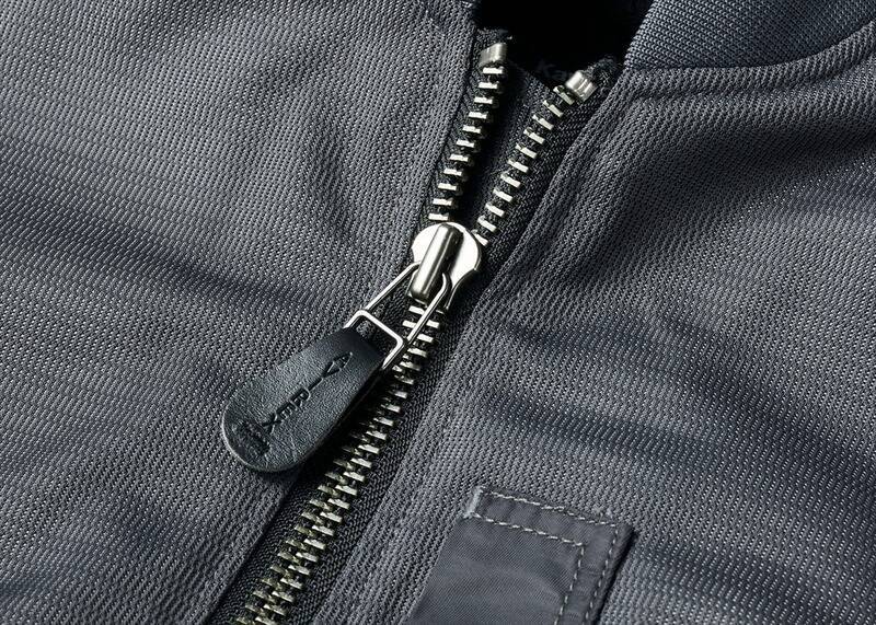 通気性の良いカワサキ×AVIREXコラボのMA-1はトム・クルーズ気分になれる