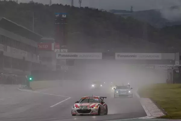 日本唯一の24時間レースにドライバーとして参戦！ 天候やトラブルに泣かされるも無事完走