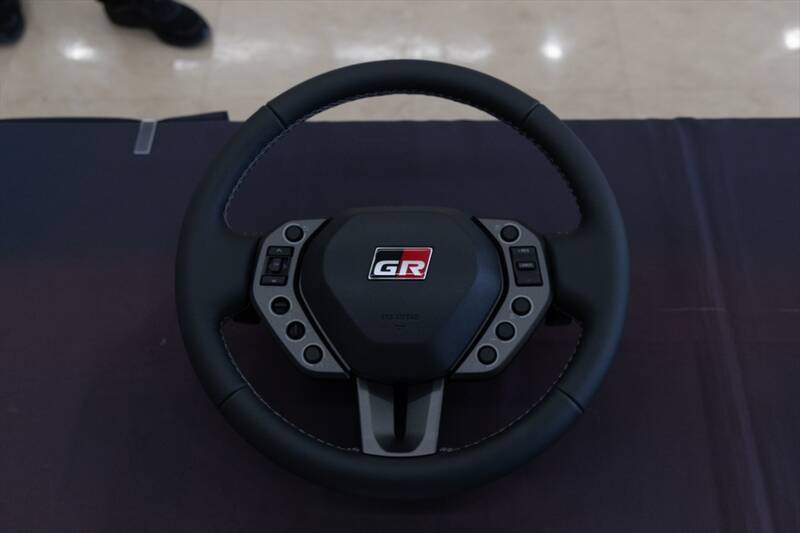 【鼻血レベルの完成度】GRヤリスが「26式」へ進化！ ステアリングとタイヤだけのためにここまでやる!?