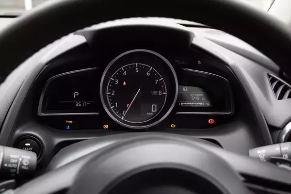 「さよならMAZDA2。消えゆくマツダの看板小型車は「今こそ買うべき最強のホットハッチ」だった」の画像