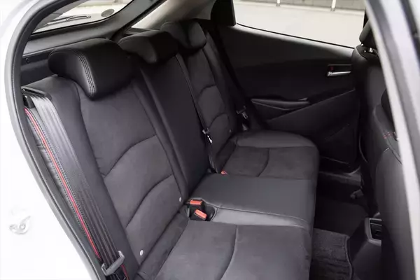 「さよならMAZDA2。消えゆくマツダの看板小型車は「今こそ買うべき最強のホットハッチ」だった」の画像