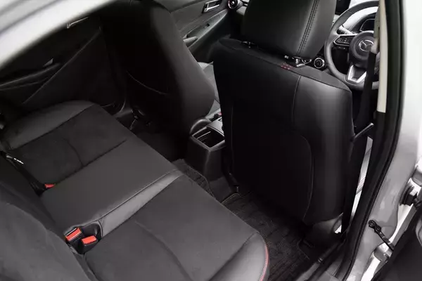 「さよならMAZDA2。消えゆくマツダの看板小型車は「今こそ買うべき最強のホットハッチ」だった」の画像